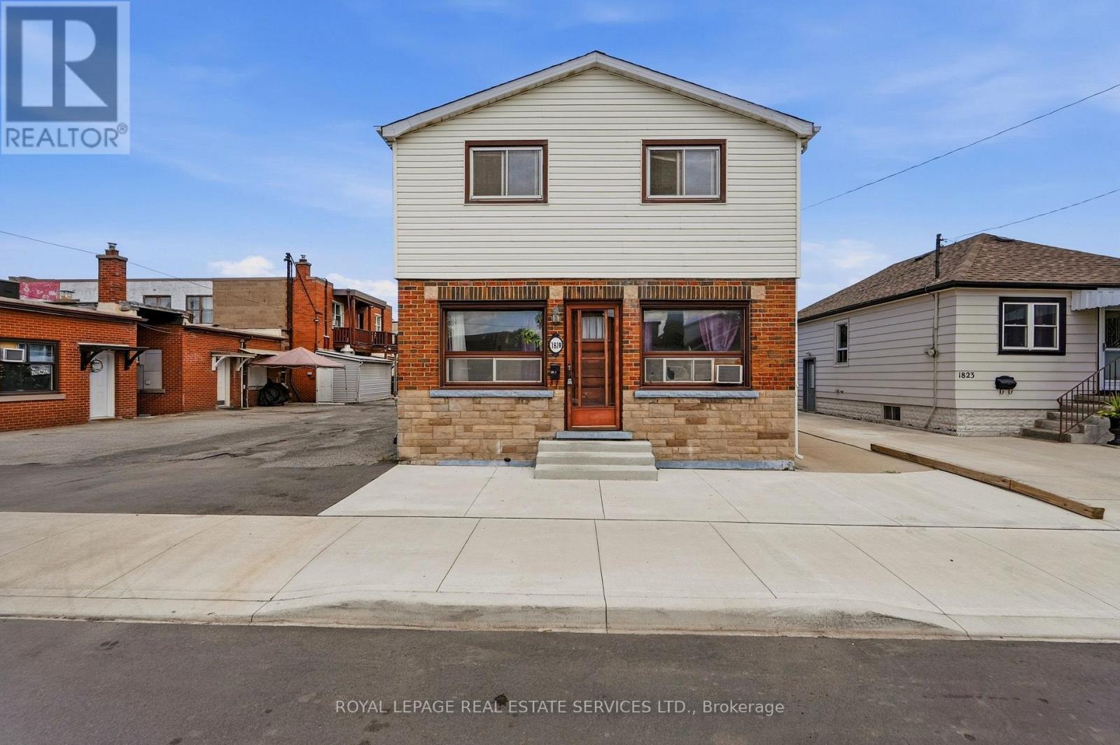 1819 Main Street E, Hamilton, ON - Outdoor