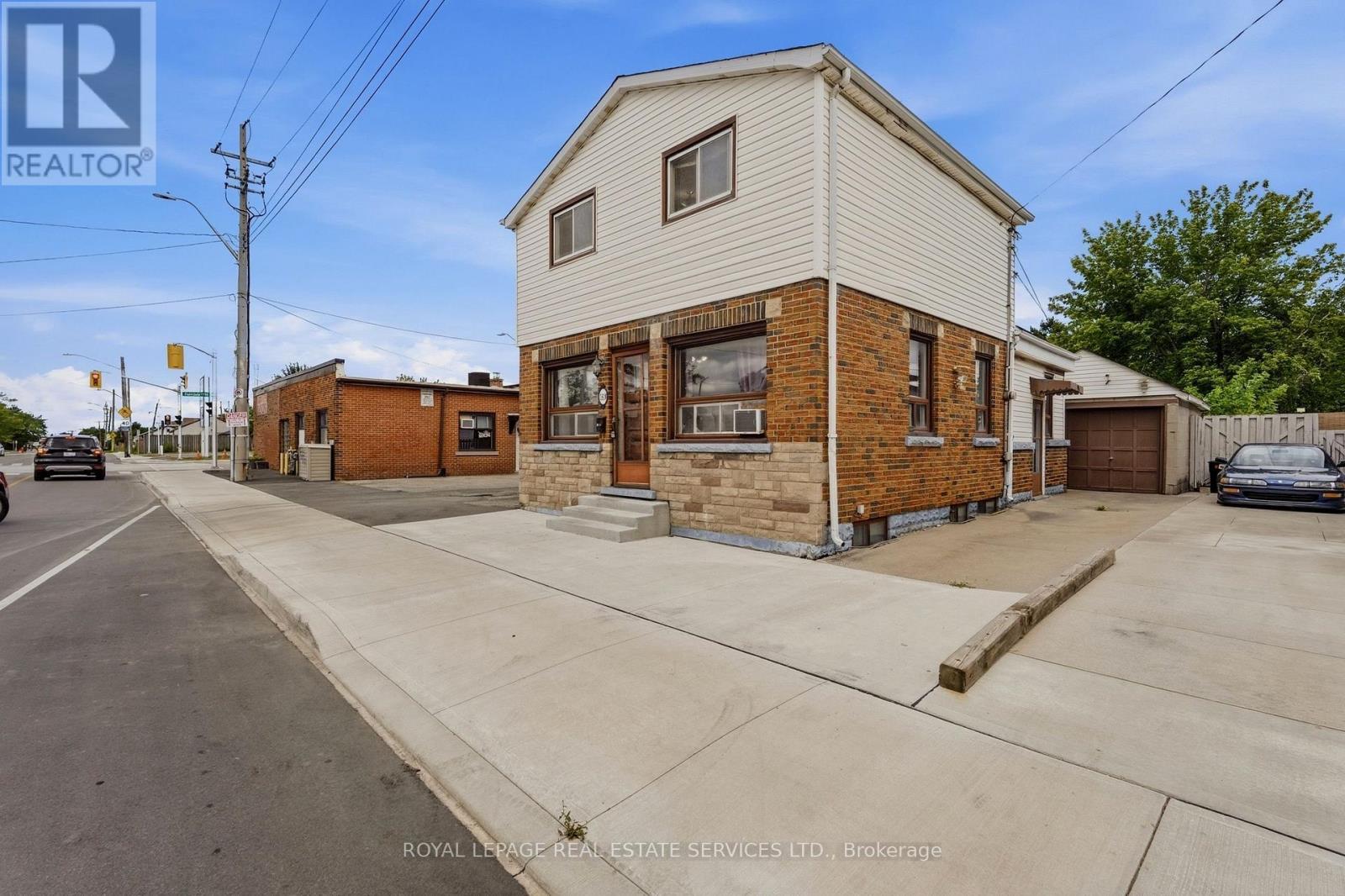 1819 Main Street E, Hamilton, ON - Outdoor
