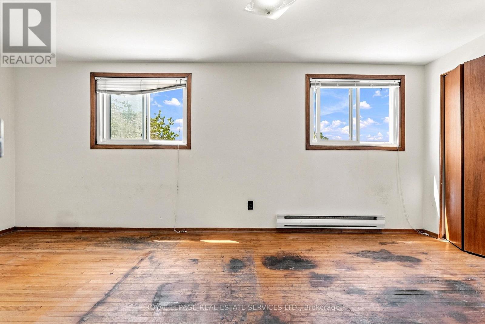1819 Main Street E, Hamilton, ON - Indoor Photo Showing Other Room