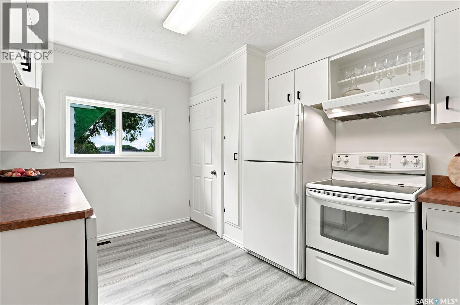 1607 Alexandra Avenue, Saskatoon, SK - Indoor Photo Showing Kitchen