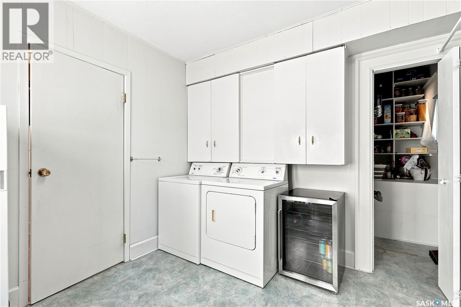 1607 Alexandra Avenue, Saskatoon, SK - Indoor Photo Showing Laundry Room