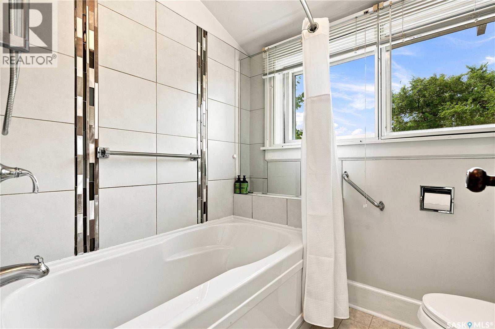 1607 Alexandra Avenue, Saskatoon, SK - Indoor Photo Showing Bathroom