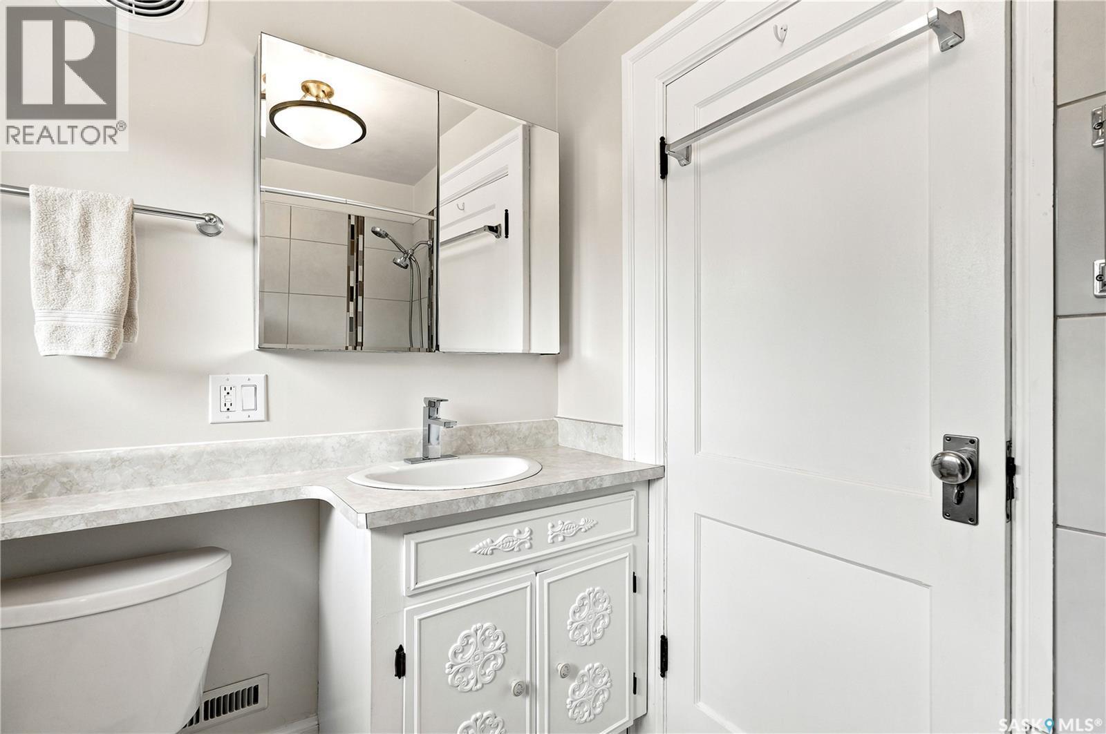 1607 Alexandra Avenue, Saskatoon, SK - Indoor Photo Showing Bathroom