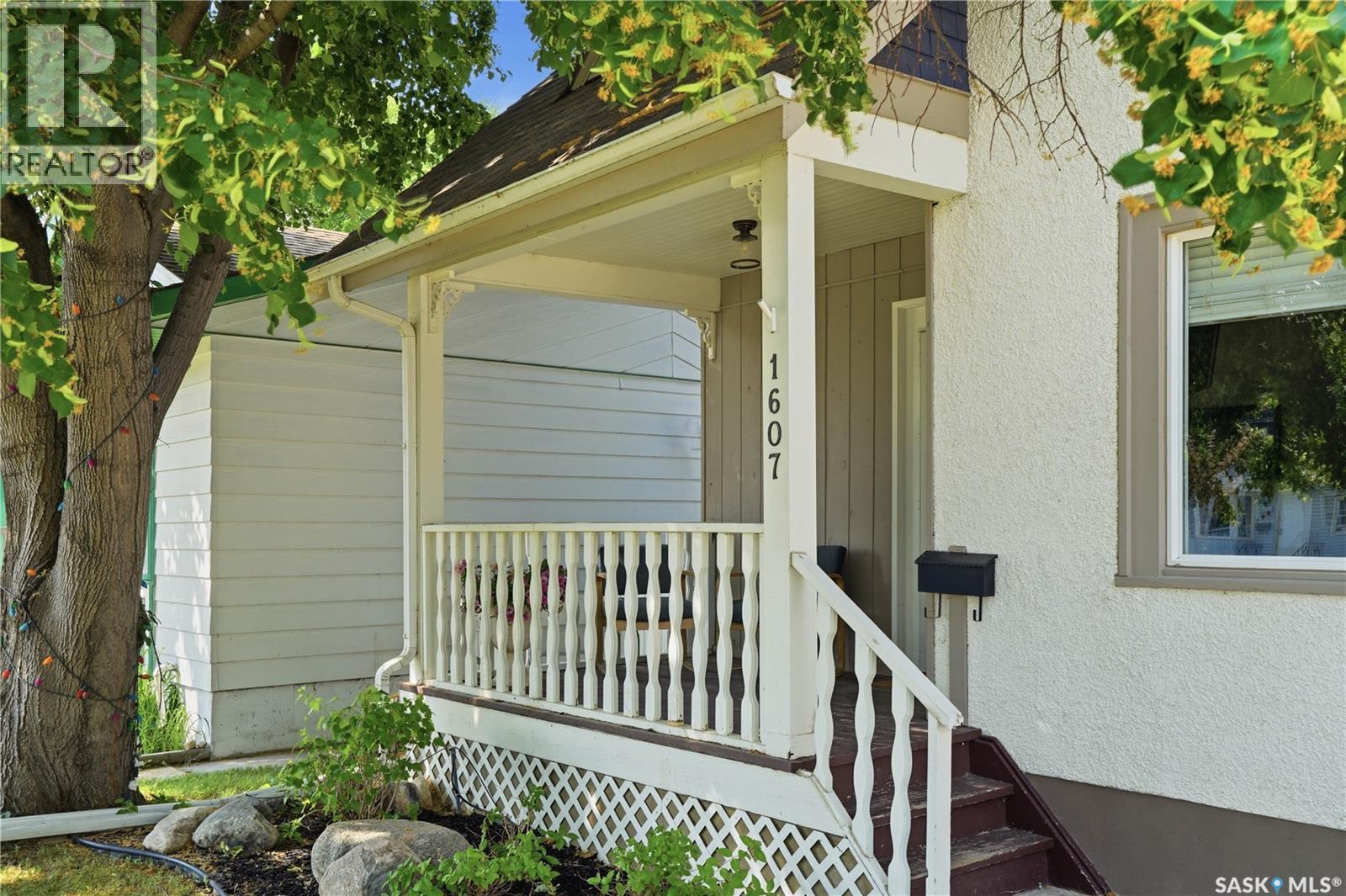 1607 Alexandra Avenue, Saskatoon, SK - Outdoor With Exterior