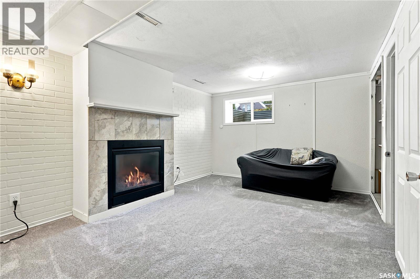 1607 Alexandra Avenue, Saskatoon, SK - Indoor With Fireplace