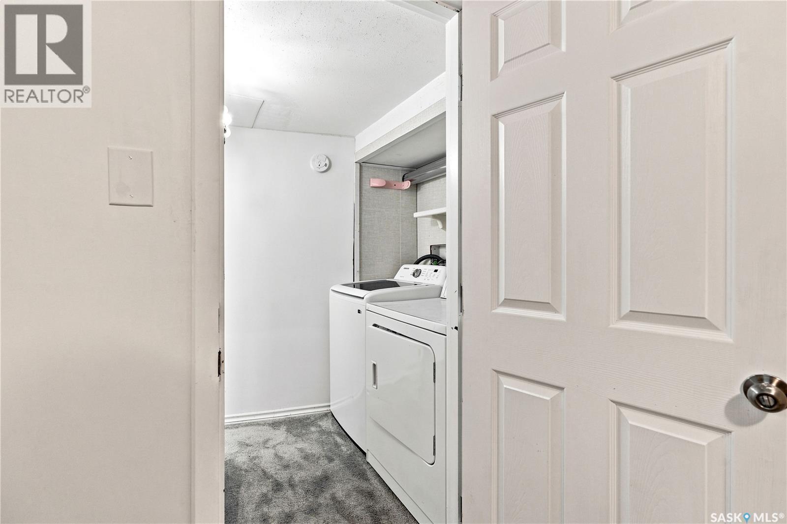 1607 Alexandra Avenue, Saskatoon, SK - Indoor Photo Showing Laundry Room