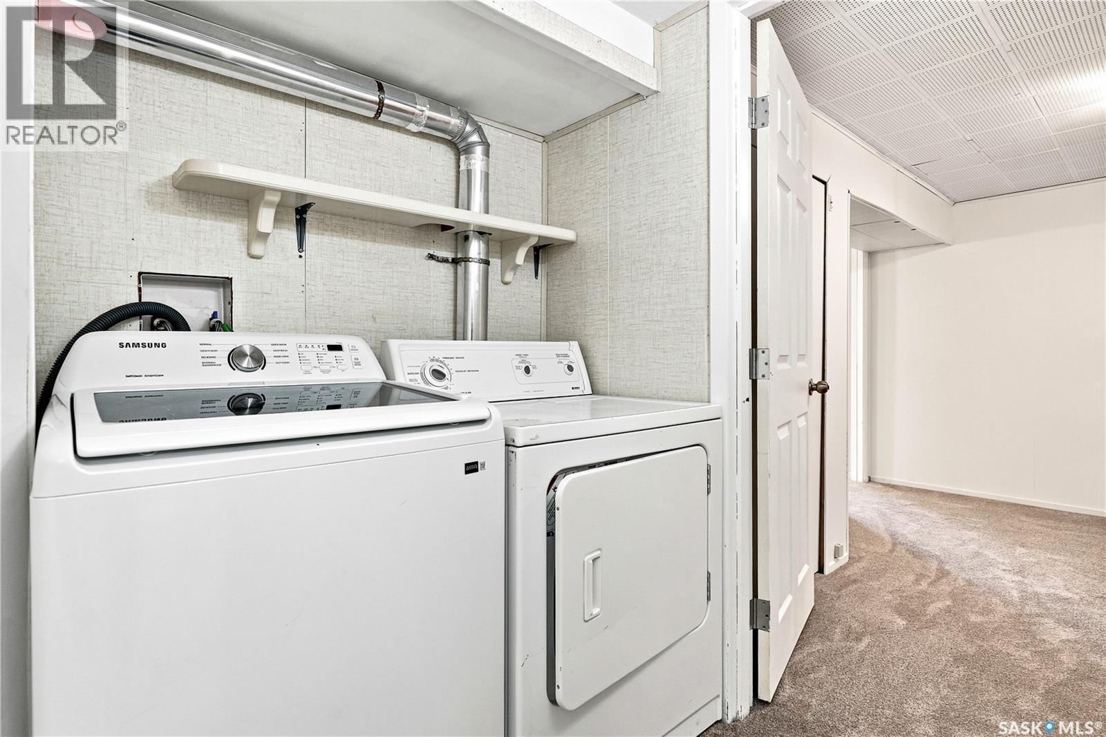 1607 Alexandra Avenue, Saskatoon, SK - Indoor Photo Showing Laundry Room