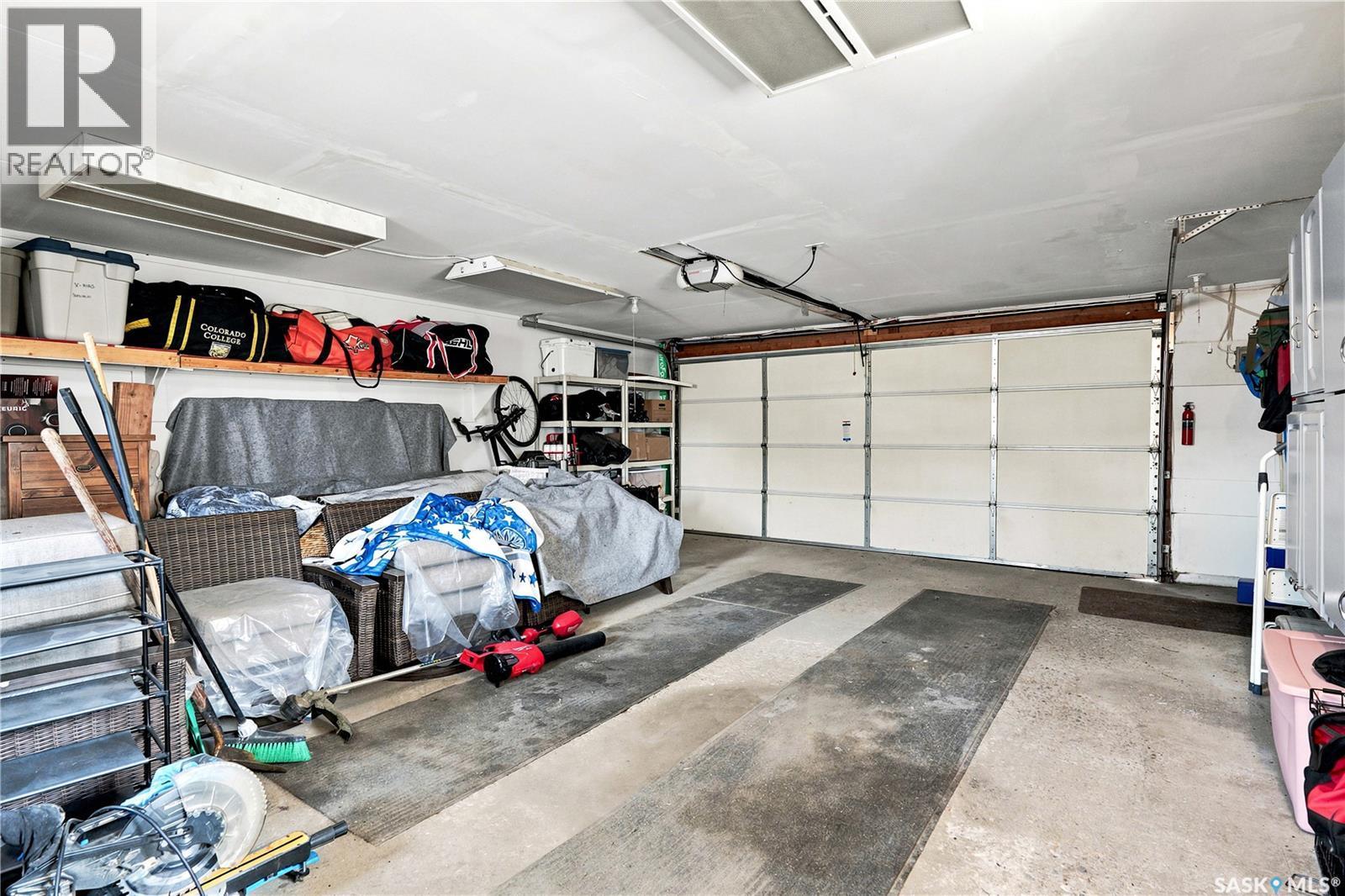 1607 Alexandra Avenue, Saskatoon, SK - Indoor Photo Showing Garage