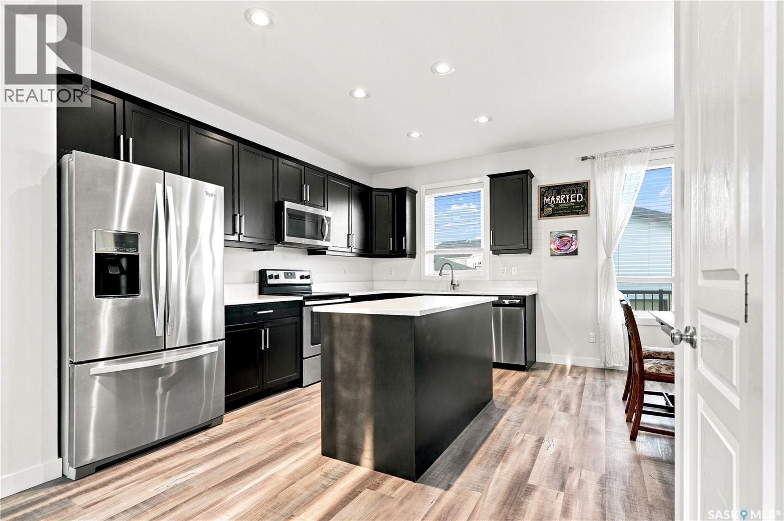 659 Secord Bend, Saskatoon, SK - Indoor Photo Showing Kitchen With Stainless Steel Kitchen With Upgraded Kitchen