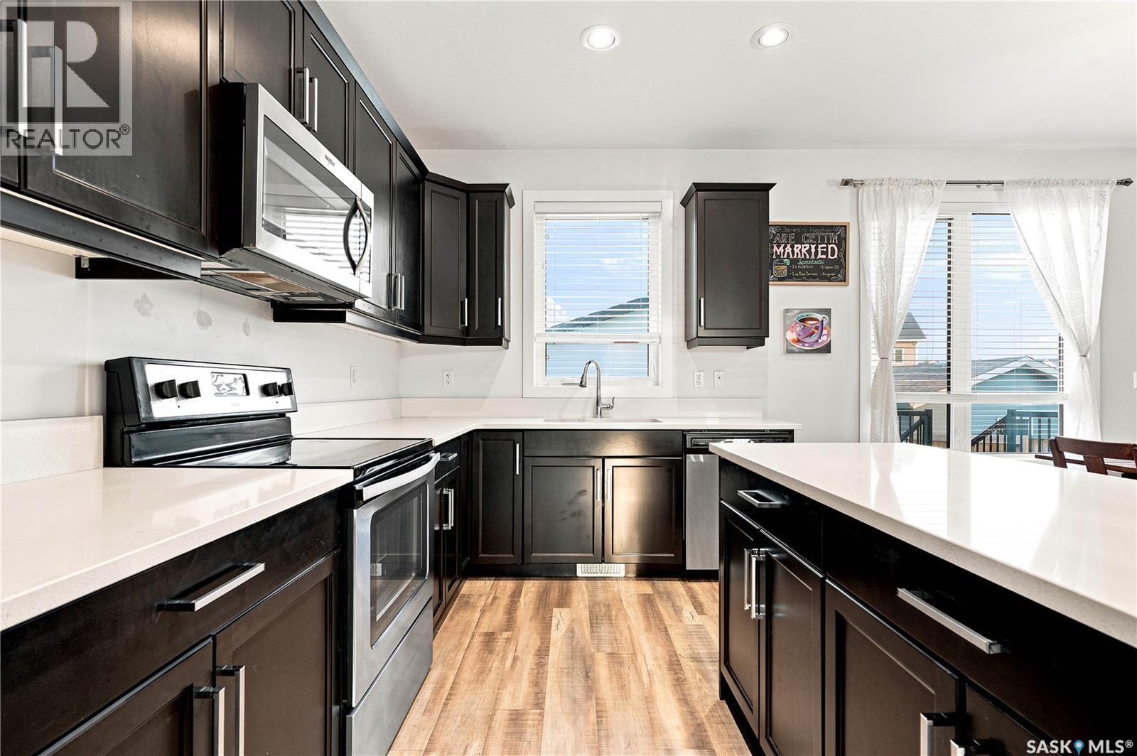 659 Secord Bend, Saskatoon, SK - Indoor Photo Showing Kitchen With Stainless Steel Kitchen With Upgraded Kitchen