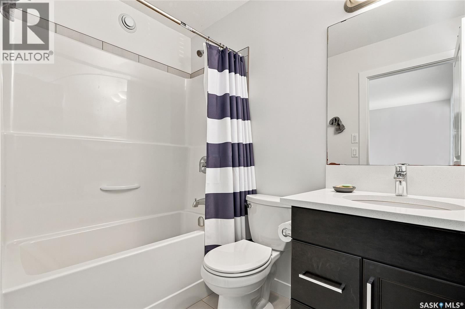 659 Secord Bend, Saskatoon, SK - Indoor Photo Showing Bathroom