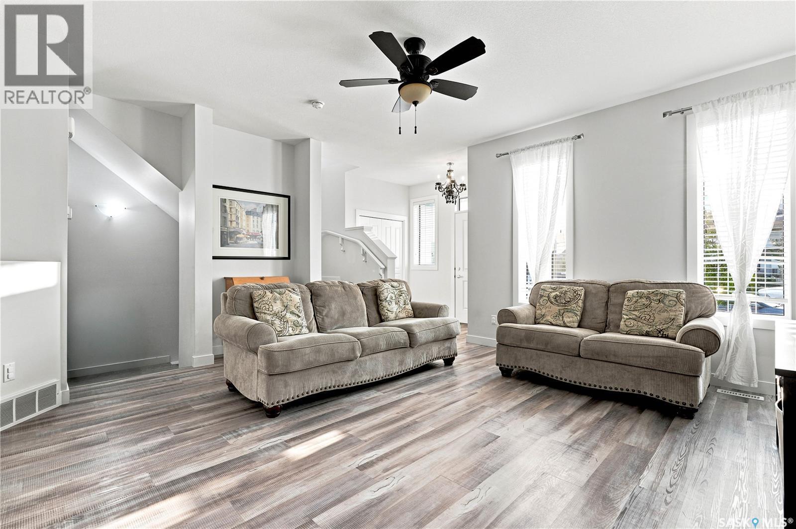 659 Secord Bend, Saskatoon, SK - Indoor Photo Showing Living Room