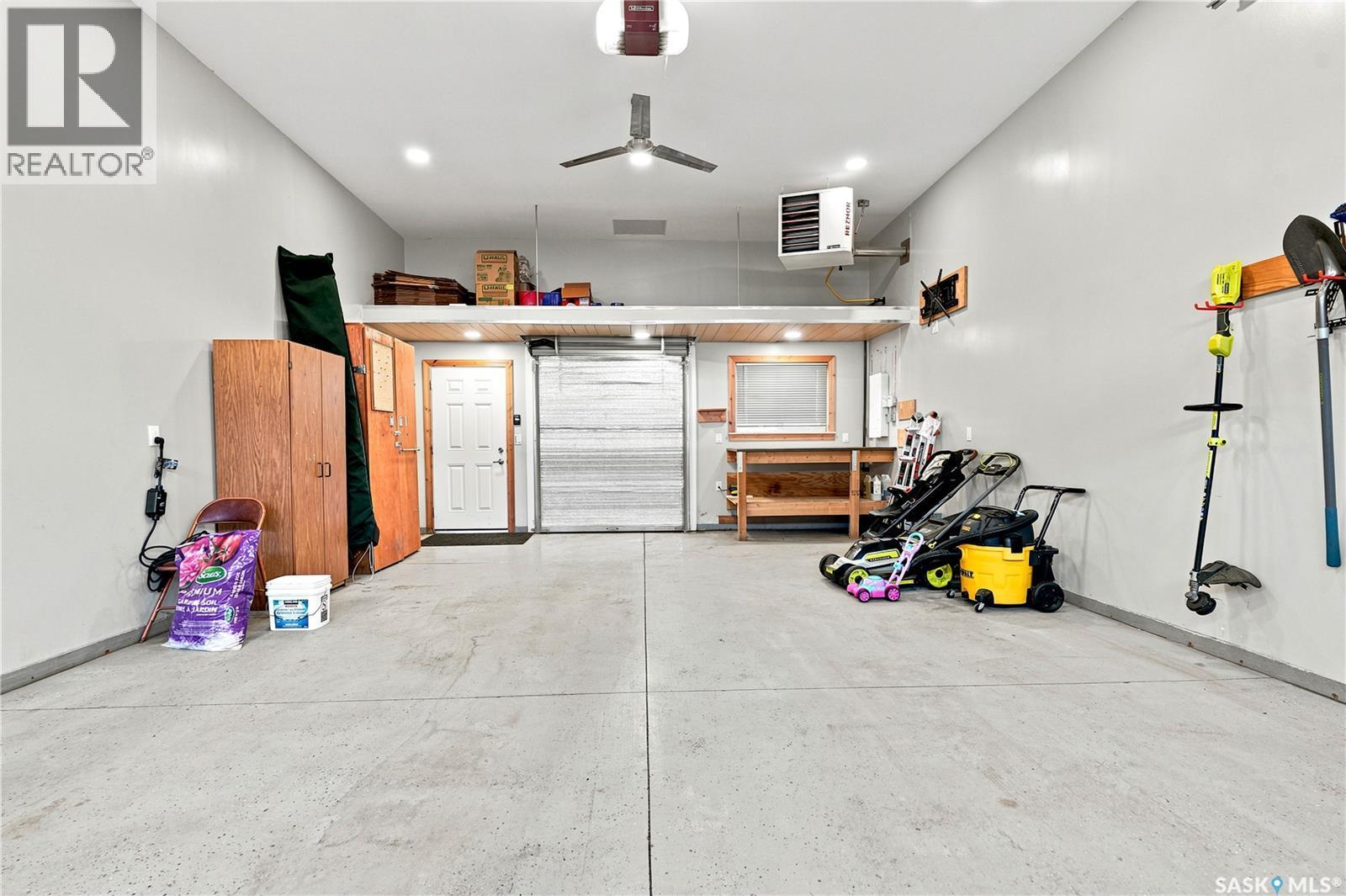 659 Secord Bend, Saskatoon, SK - Indoor Photo Showing Garage