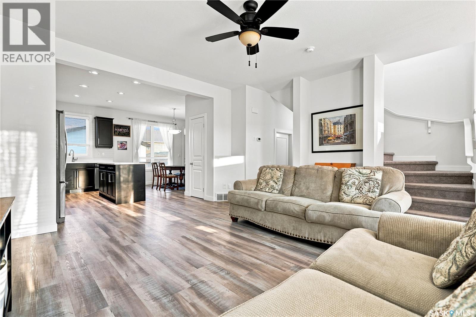 659 Secord Bend, Saskatoon, SK - Indoor Photo Showing Living Room