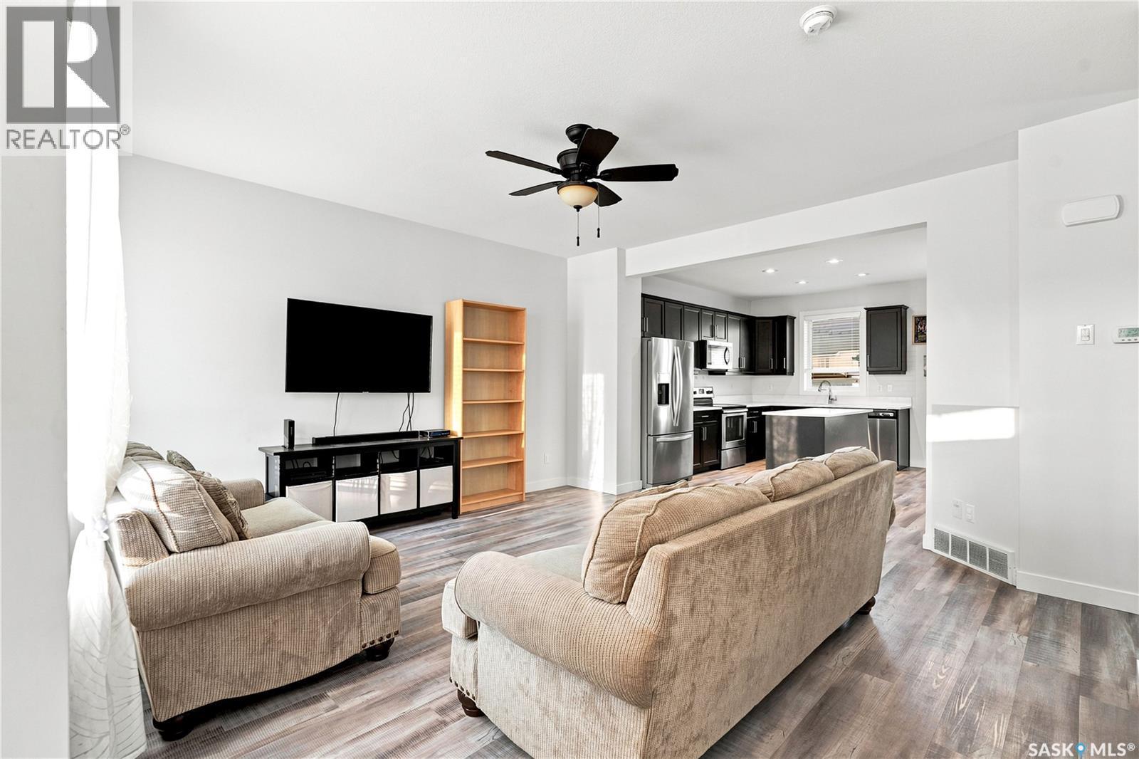 659 Secord Bend, Saskatoon, SK - Indoor Photo Showing Living Room
