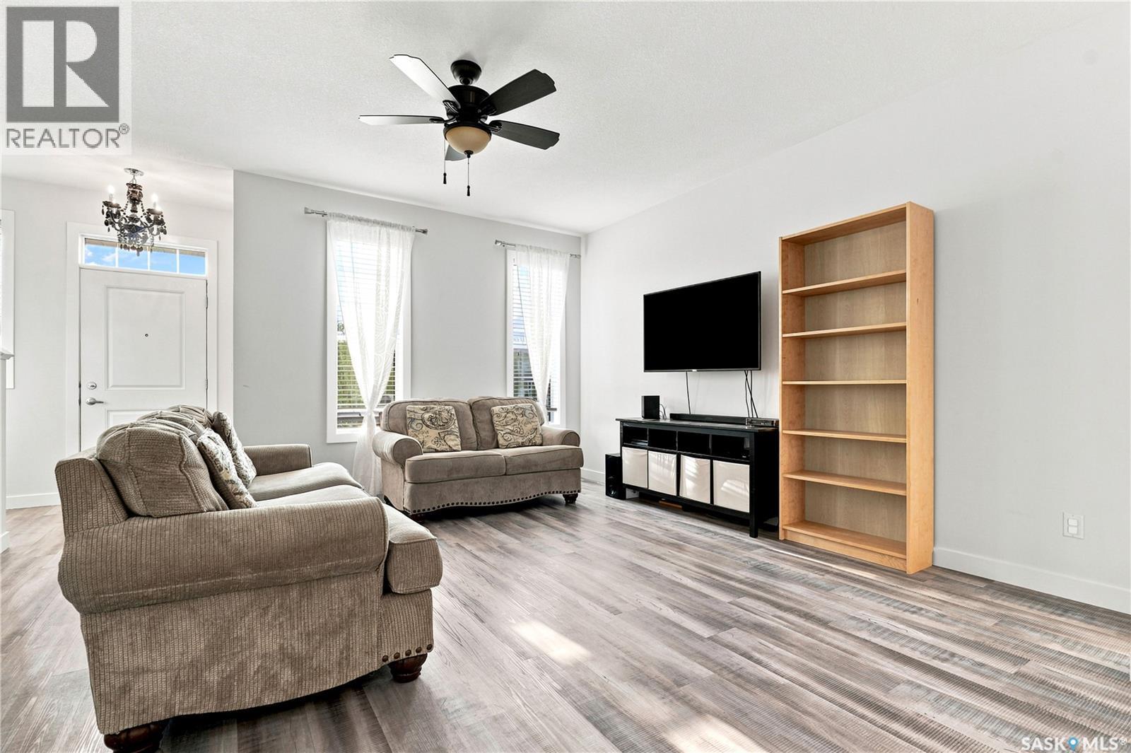 659 Secord Bend, Saskatoon, SK - Indoor Photo Showing Living Room