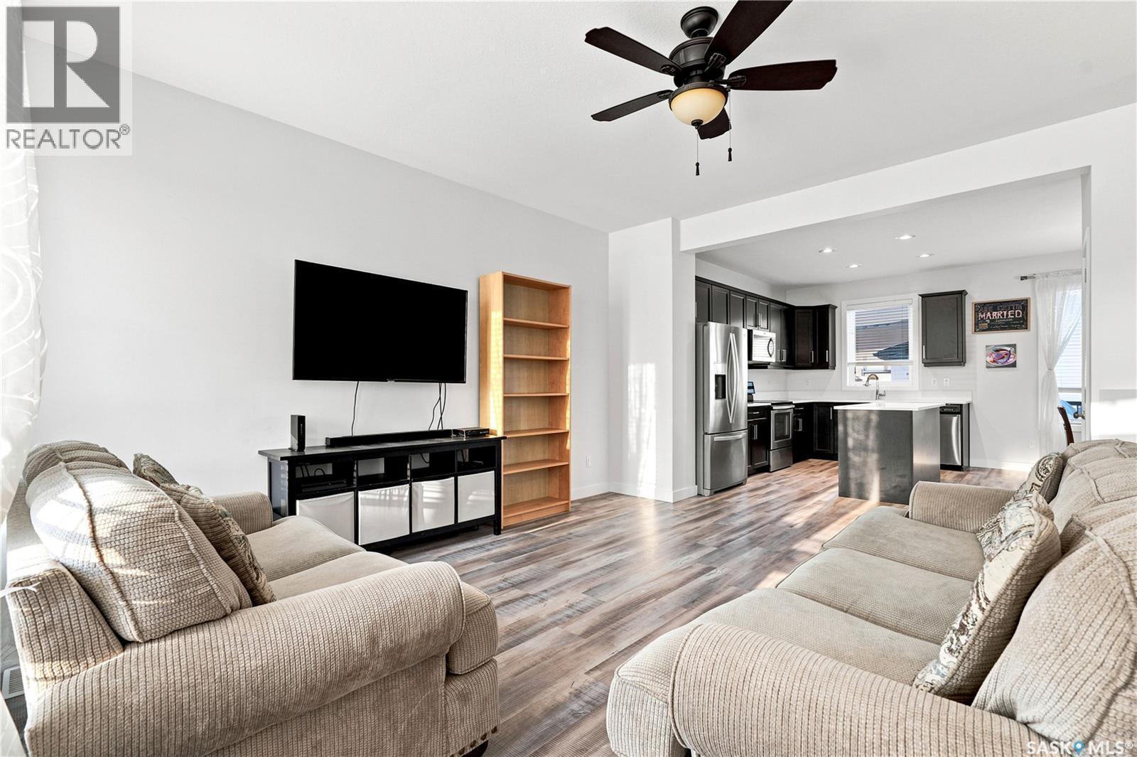 659 Secord Bend, Saskatoon, SK - Indoor Photo Showing Living Room