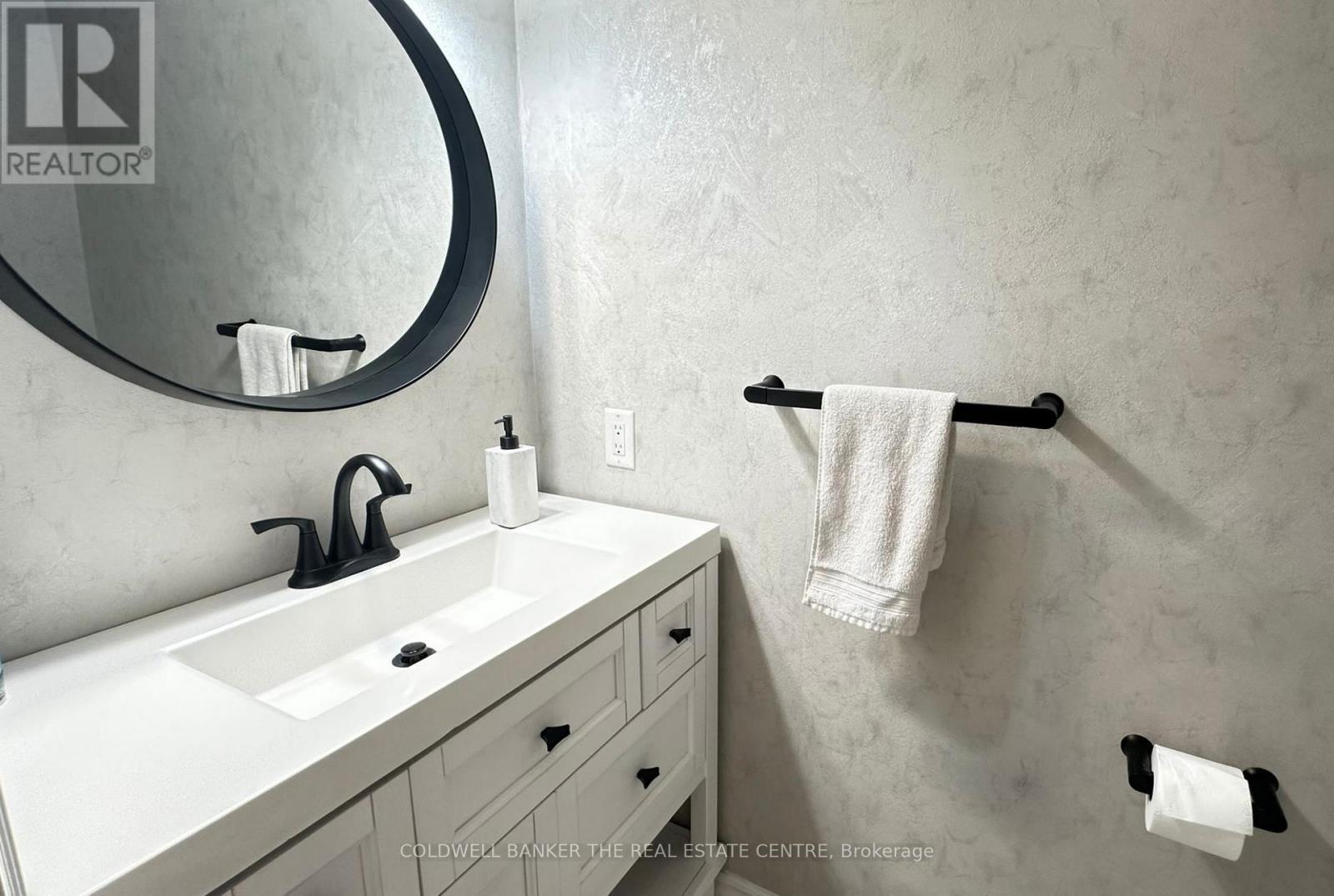64 - 85 Stonecliffe Crescent, Aurora, ON - Indoor Photo Showing Bathroom
