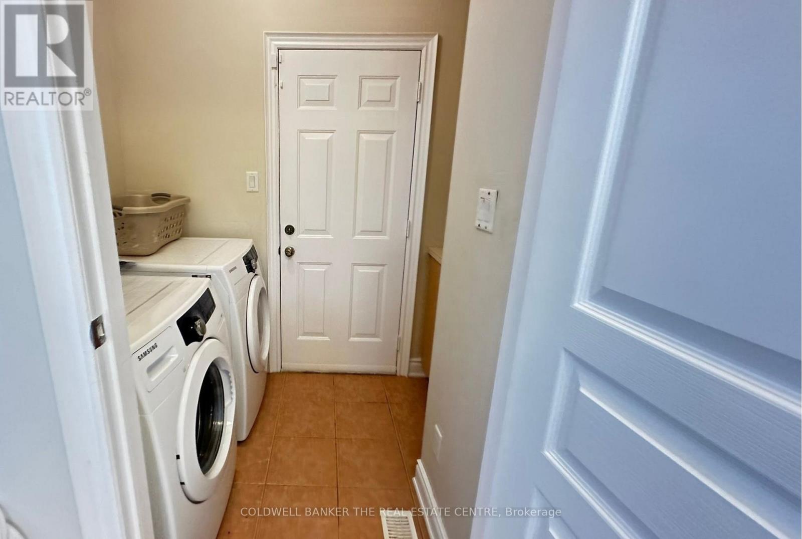 64 - 85 Stonecliffe Crescent, Aurora, ON - Indoor Photo Showing Laundry Room