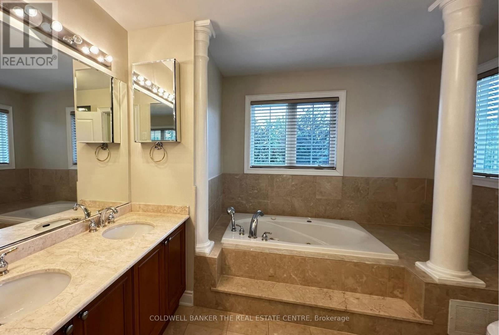 64 - 85 Stonecliffe Crescent, Aurora, ON - Indoor Photo Showing Bathroom