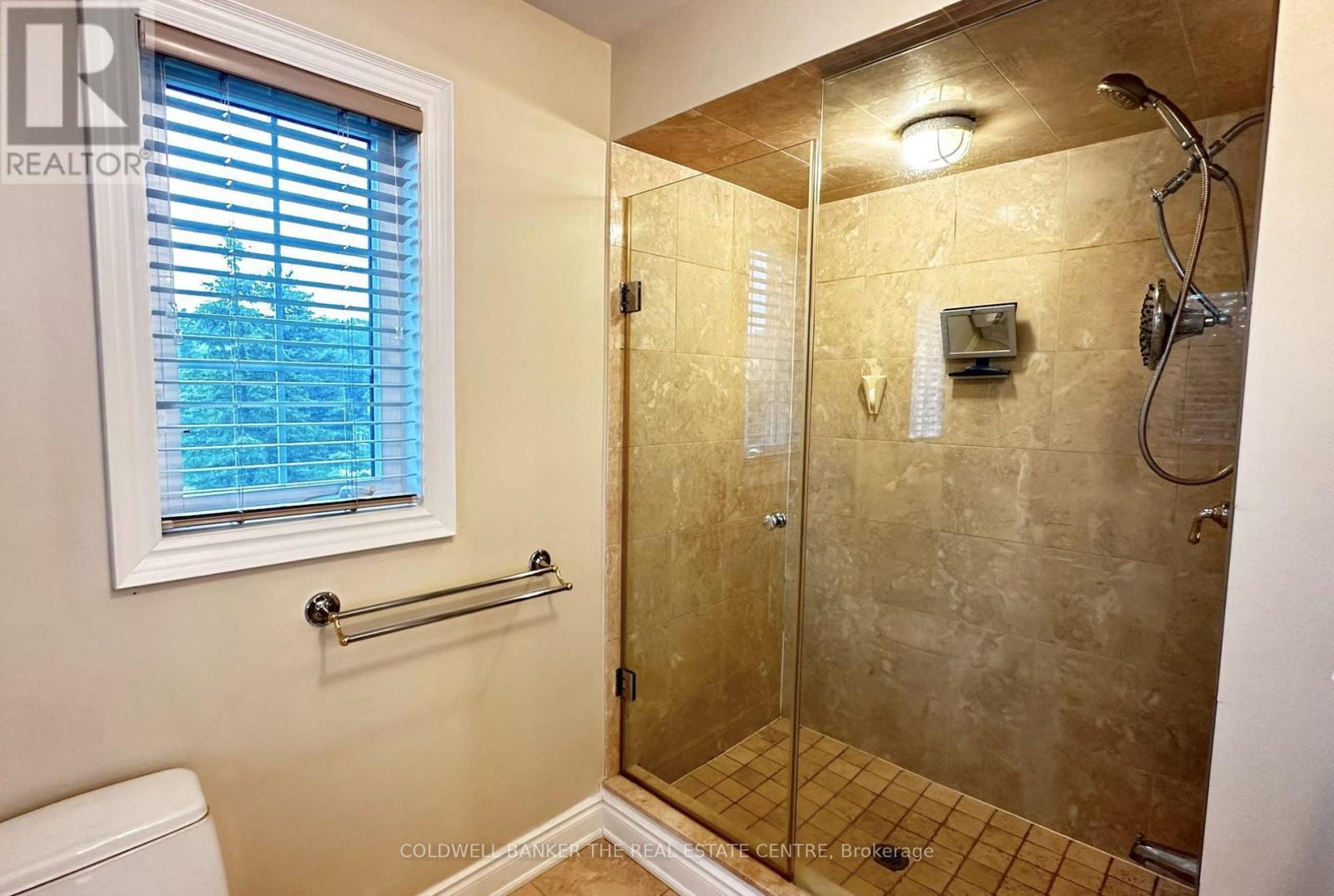 64 - 85 Stonecliffe Crescent, Aurora, ON - Indoor Photo Showing Bathroom