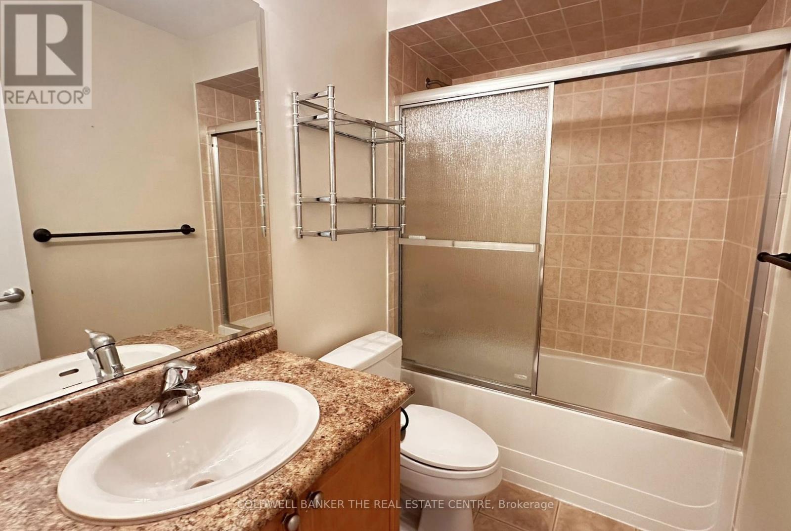 64 - 85 Stonecliffe Crescent, Aurora, ON - Indoor Photo Showing Bathroom