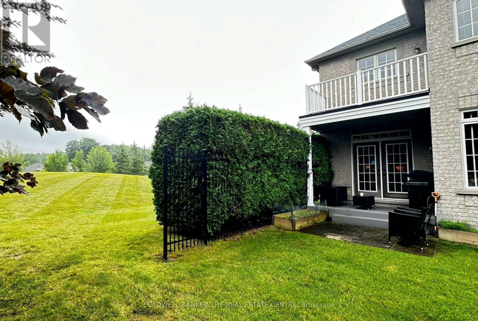 64 - 85 Stonecliffe Crescent, Aurora, ON - Outdoor