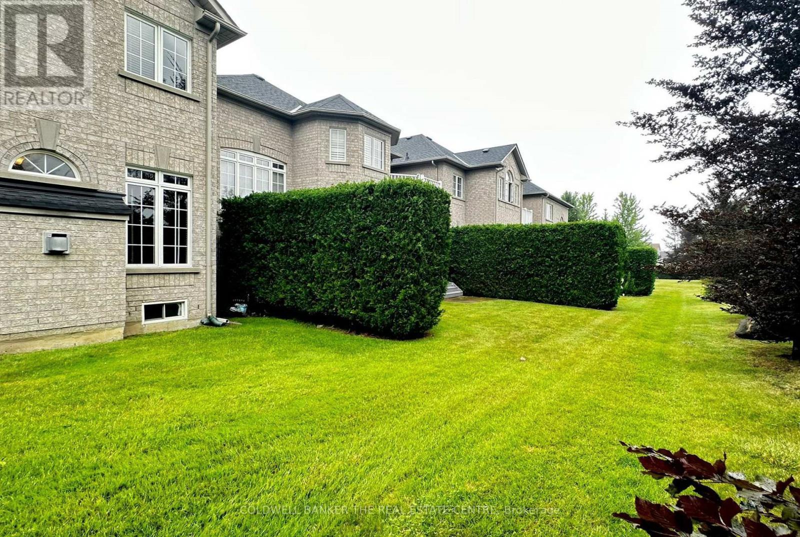 64 - 85 Stonecliffe Crescent, Aurora, ON - Outdoor