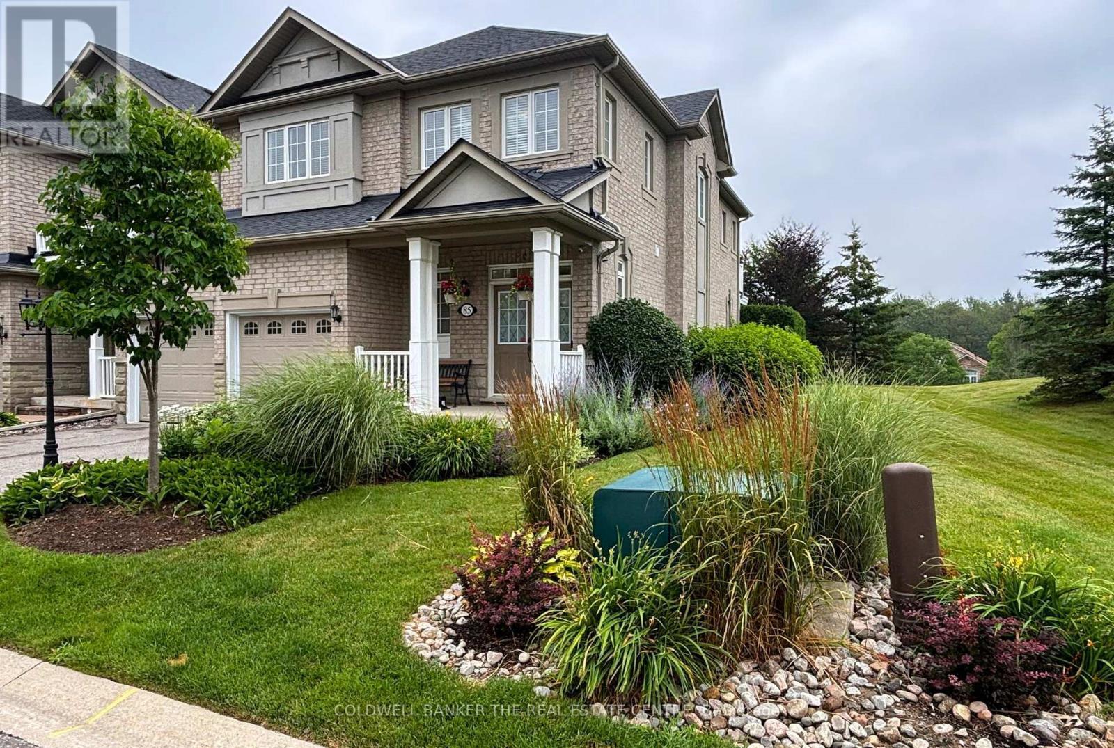 64 - 85 Stonecliffe Crescent, Aurora, ON - Outdoor With Facade
