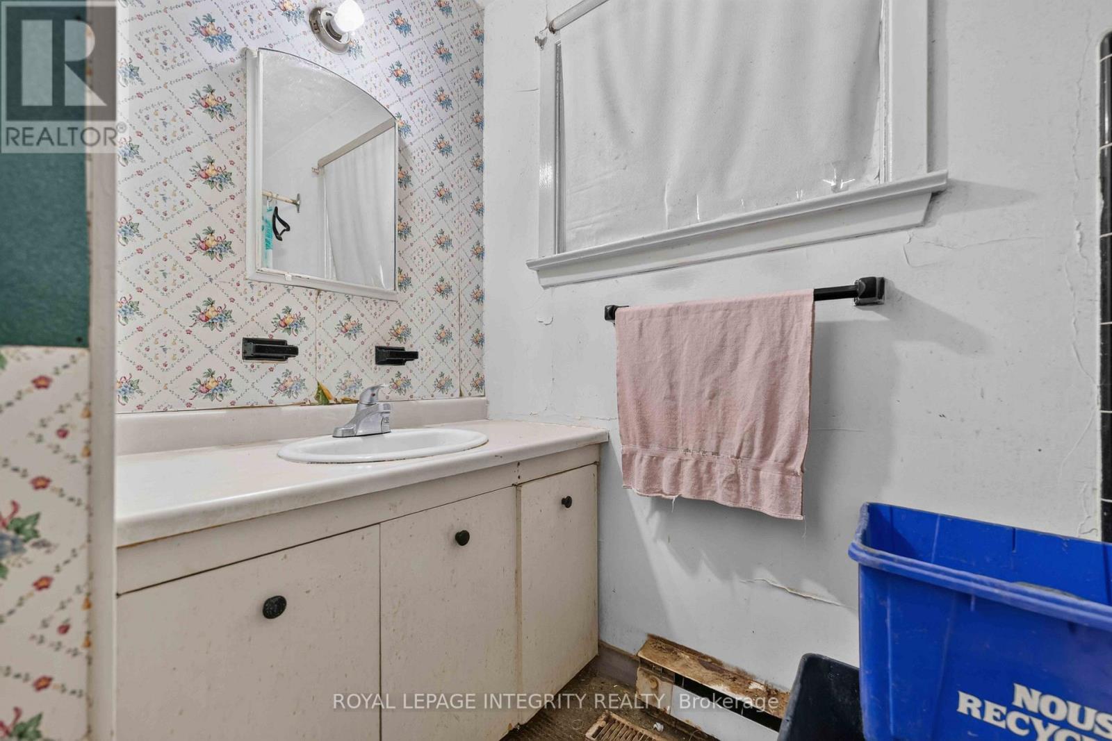 1274 Woodroffe Avenue, Ottawa, ON