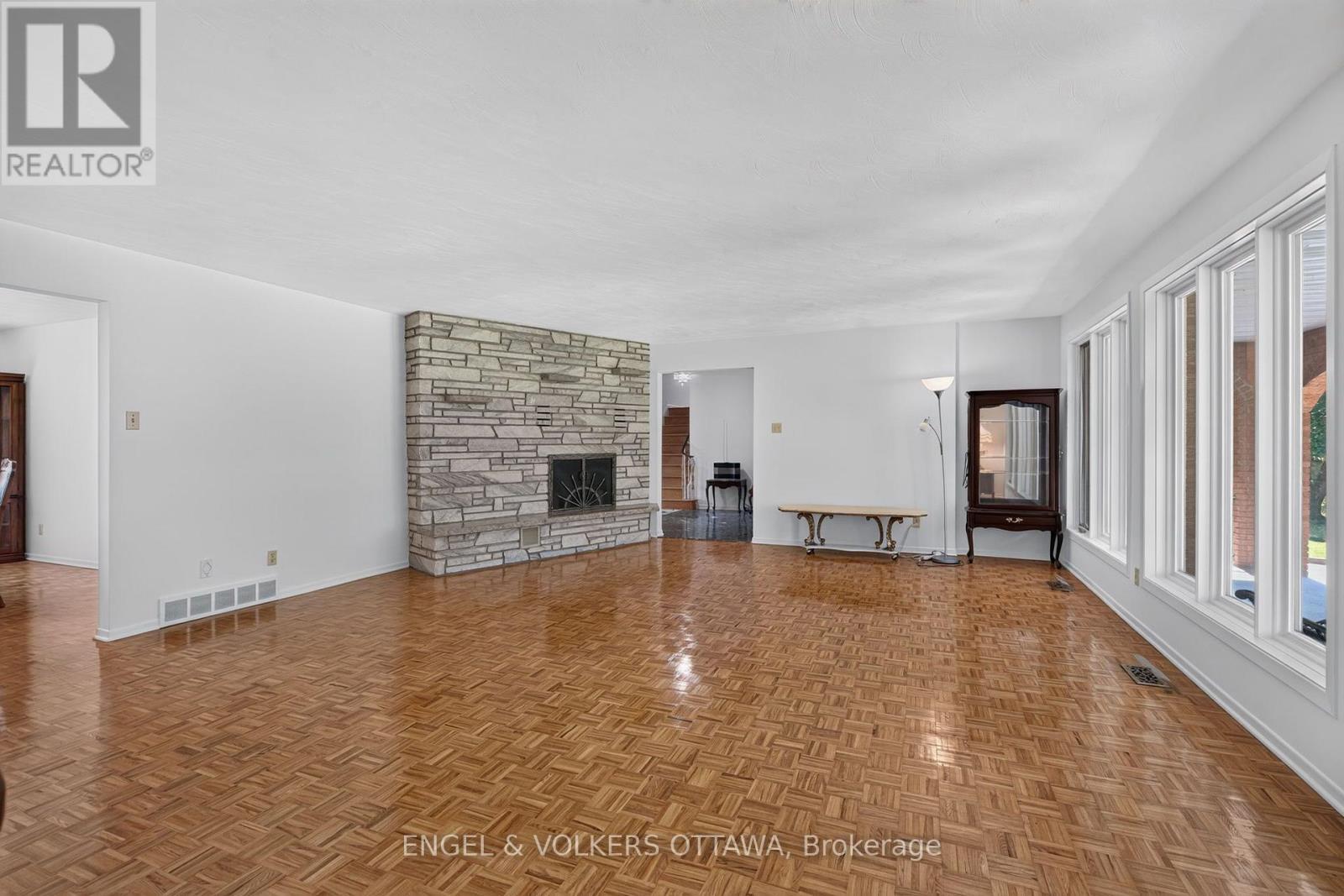760 Kerwin Road, Ottawa, ON - Indoor With Fireplace