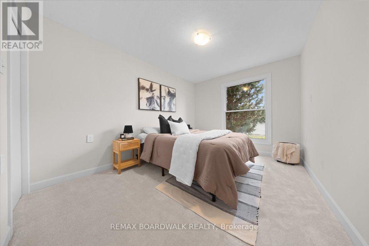1219 Notting Hill Avenue, Ottawa, ON - Indoor Photo Showing Bedroom