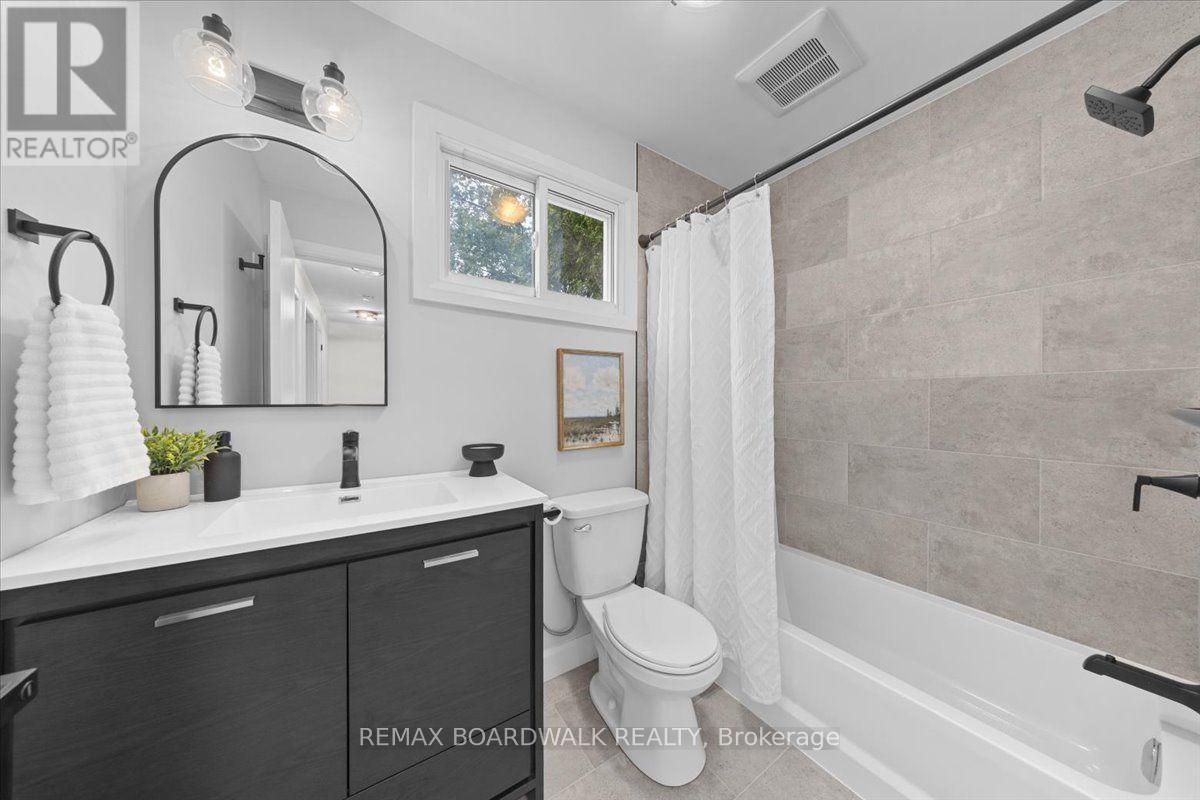 1219 Notting Hill Avenue, Ottawa, ON - Indoor Photo Showing Bathroom