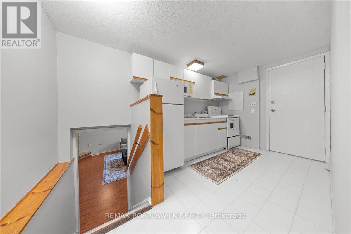 1219 Notting Hill Avenue, Ottawa, ON - Indoor Photo Showing Other Room