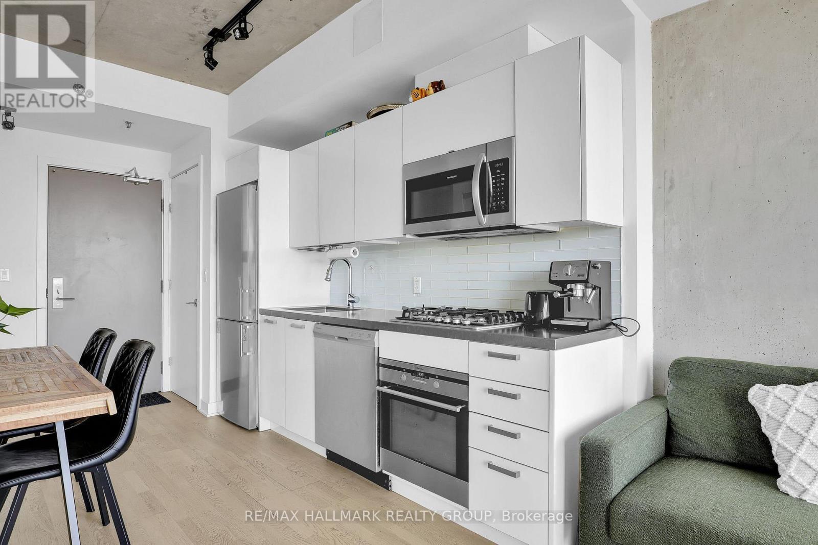 1204 - 203 Catherine Street, Ottawa, ON - Indoor Photo Showing Kitchen