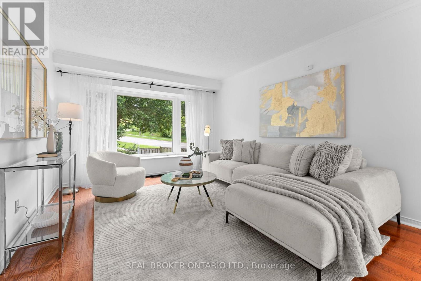 1 Baronial Court, Toronto, ON - Indoor Photo Showing Living Room