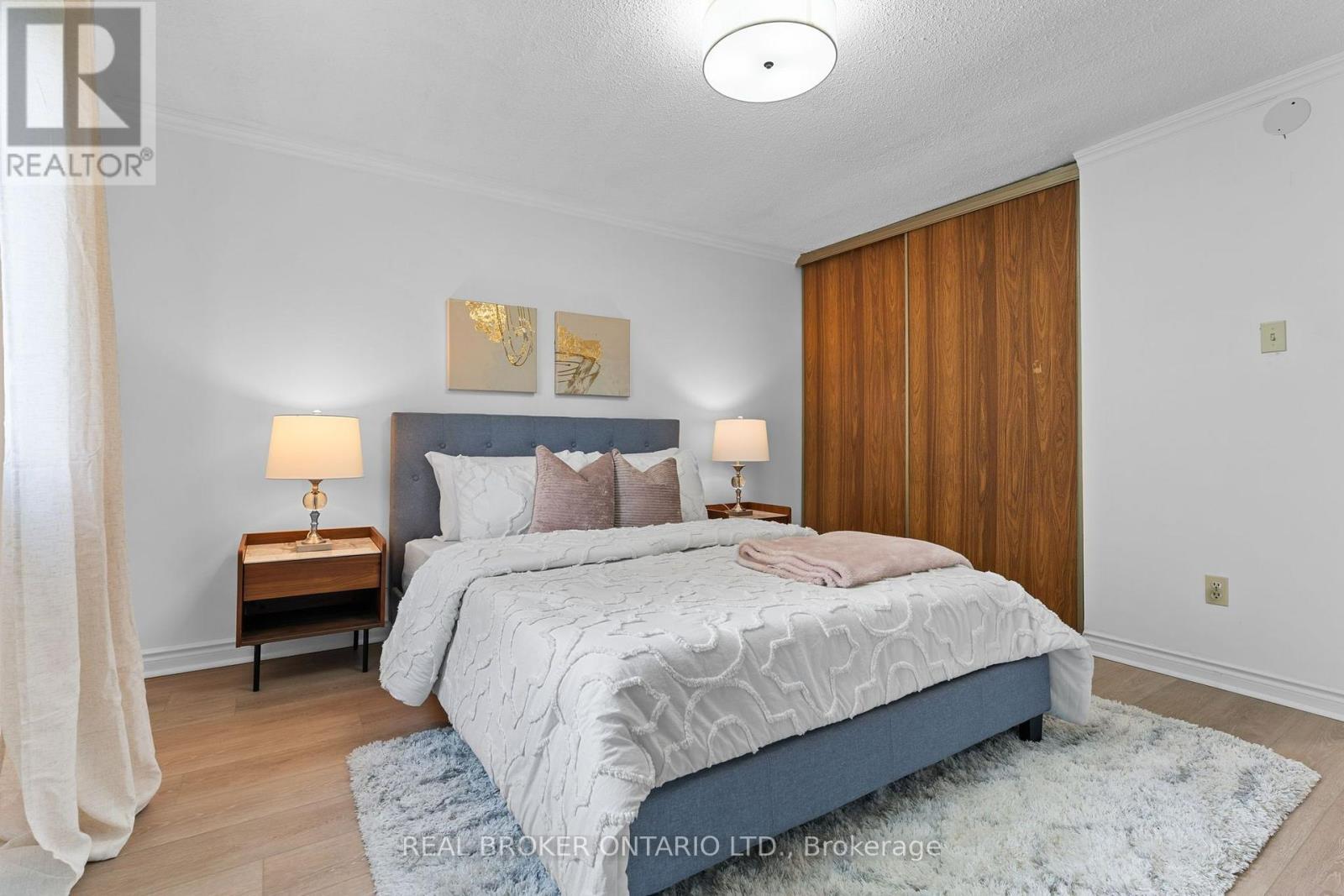 1 Baronial Court, Toronto, ON - Indoor Photo Showing Bedroom