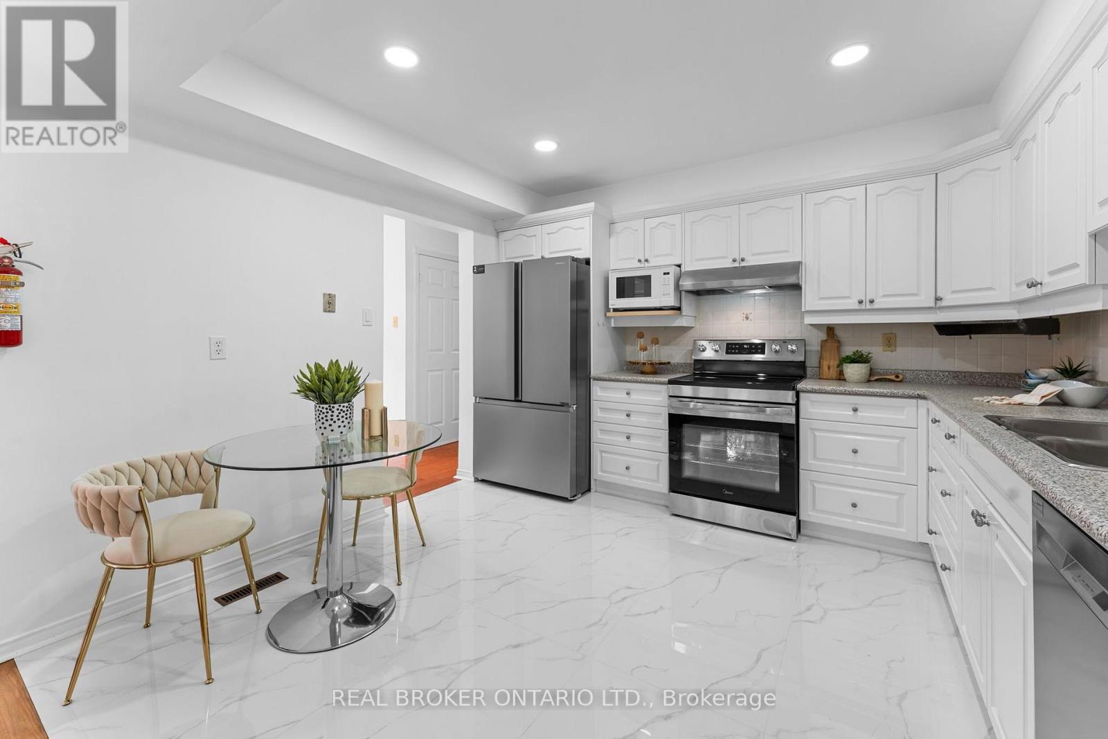 1 Baronial Court, Toronto, ON - Indoor Photo Showing Kitchen