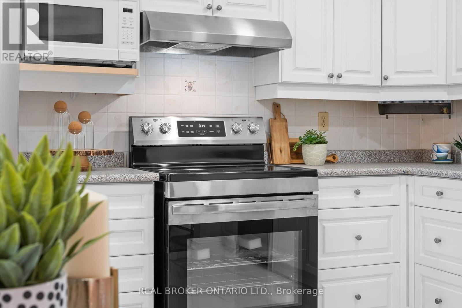 1 Baronial Court, Toronto, ON - Indoor Photo Showing Kitchen