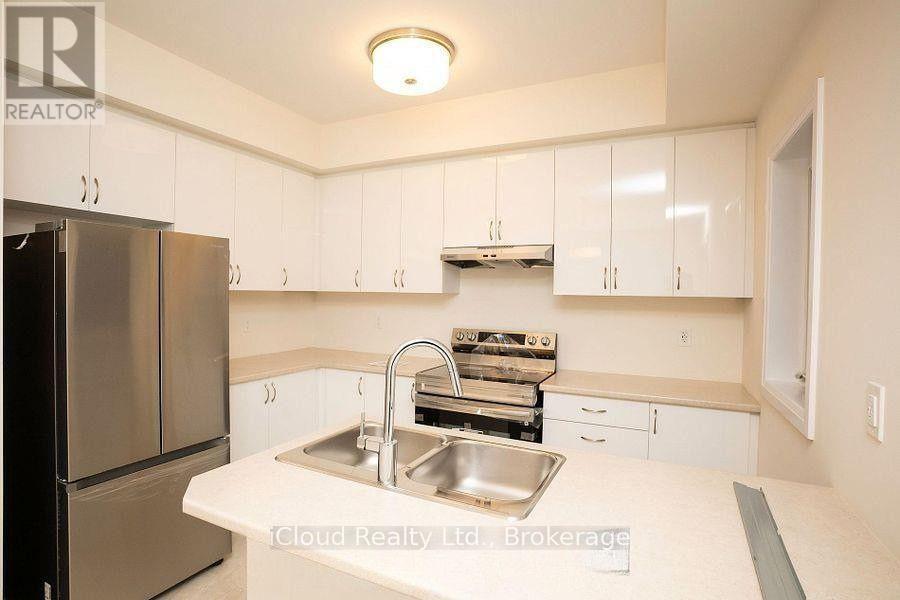 84 Fieldridge Crescent, Brampton, ON - Indoor Photo Showing Kitchen With Double Sink
