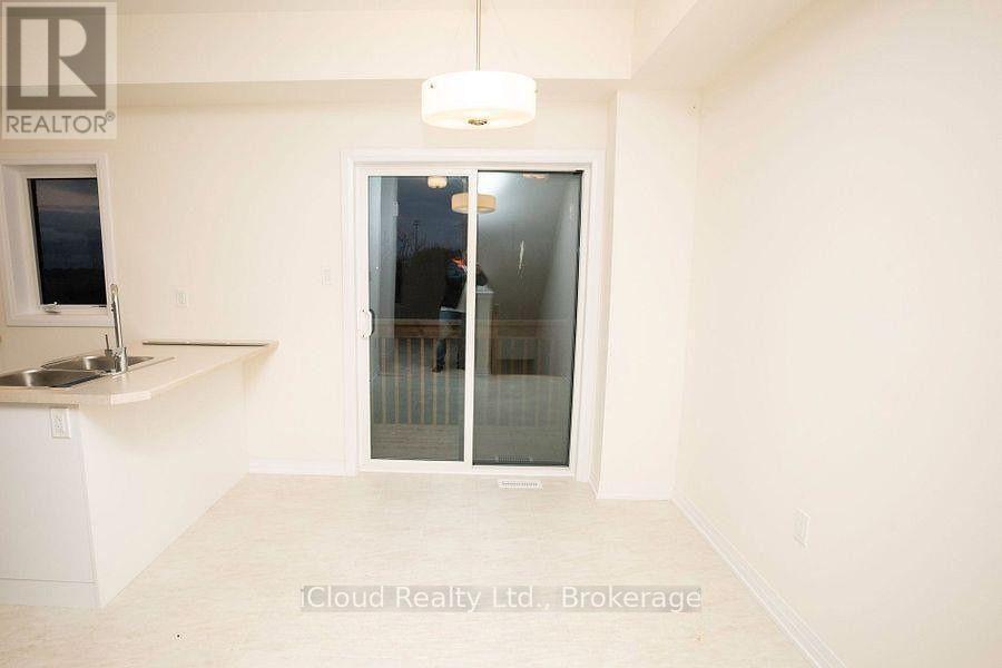 84 Fieldridge Crescent, Brampton, ON - Indoor Photo Showing Other Room