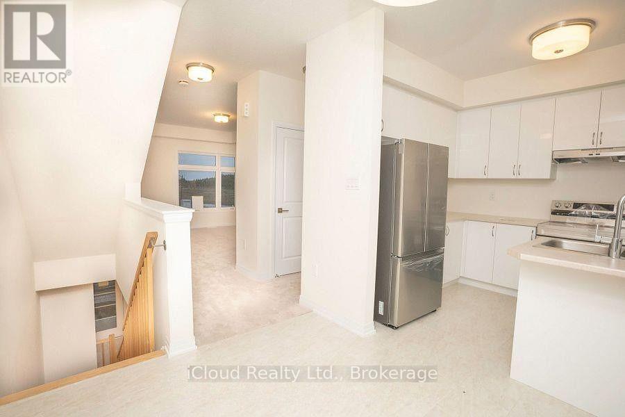 84 Fieldridge Crescent, Brampton, ON - Indoor Photo Showing Kitchen