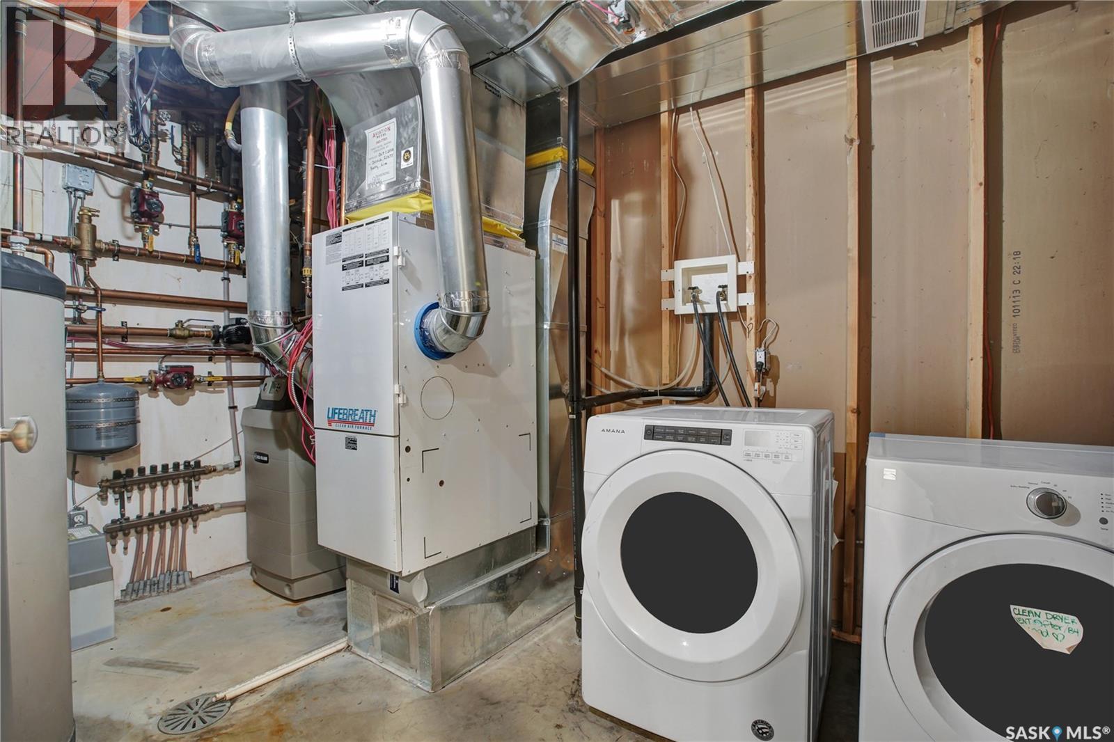 102 Kinsmen Crescent, Martensville, SK - Indoor Photo Showing Laundry Room