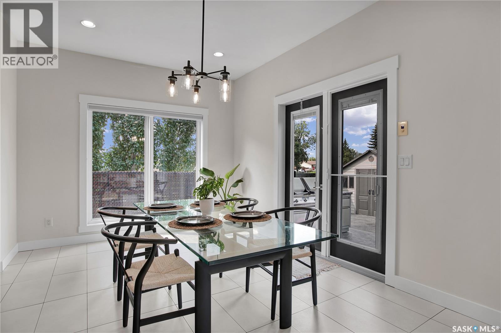102 Kinsmen Crescent, Martensville, SK - Indoor Photo Showing Dining Room