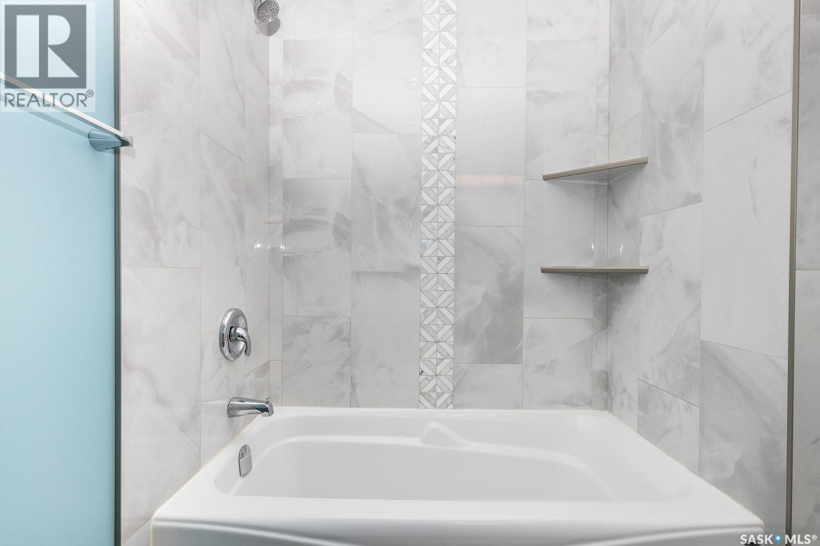 350 Guelph Crescent, Saskatoon, SK - Indoor Photo Showing Bathroom