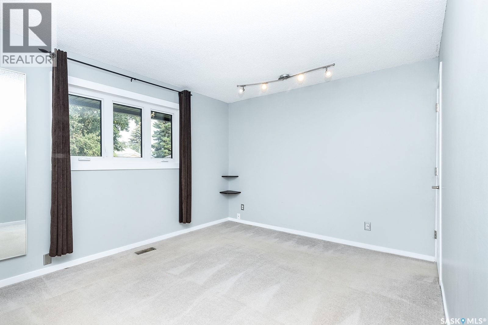 350 Guelph Crescent, Saskatoon, SK - Indoor Photo Showing Other Room