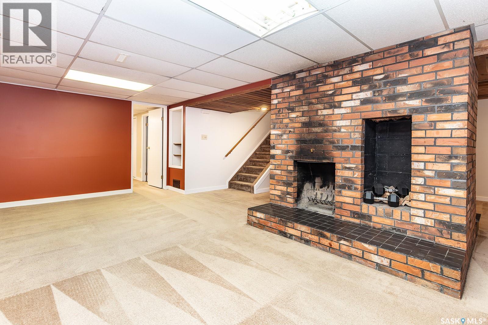350 Guelph Crescent, Saskatoon, SK - Indoor With Fireplace