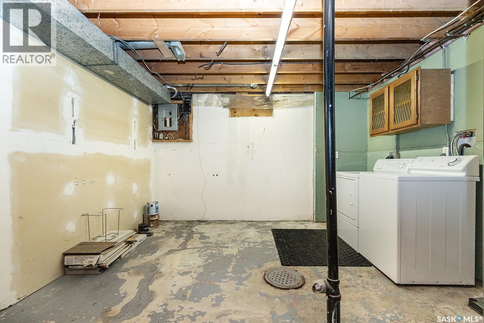 350 Guelph Crescent, Saskatoon, SK - Indoor Photo Showing Laundry Room