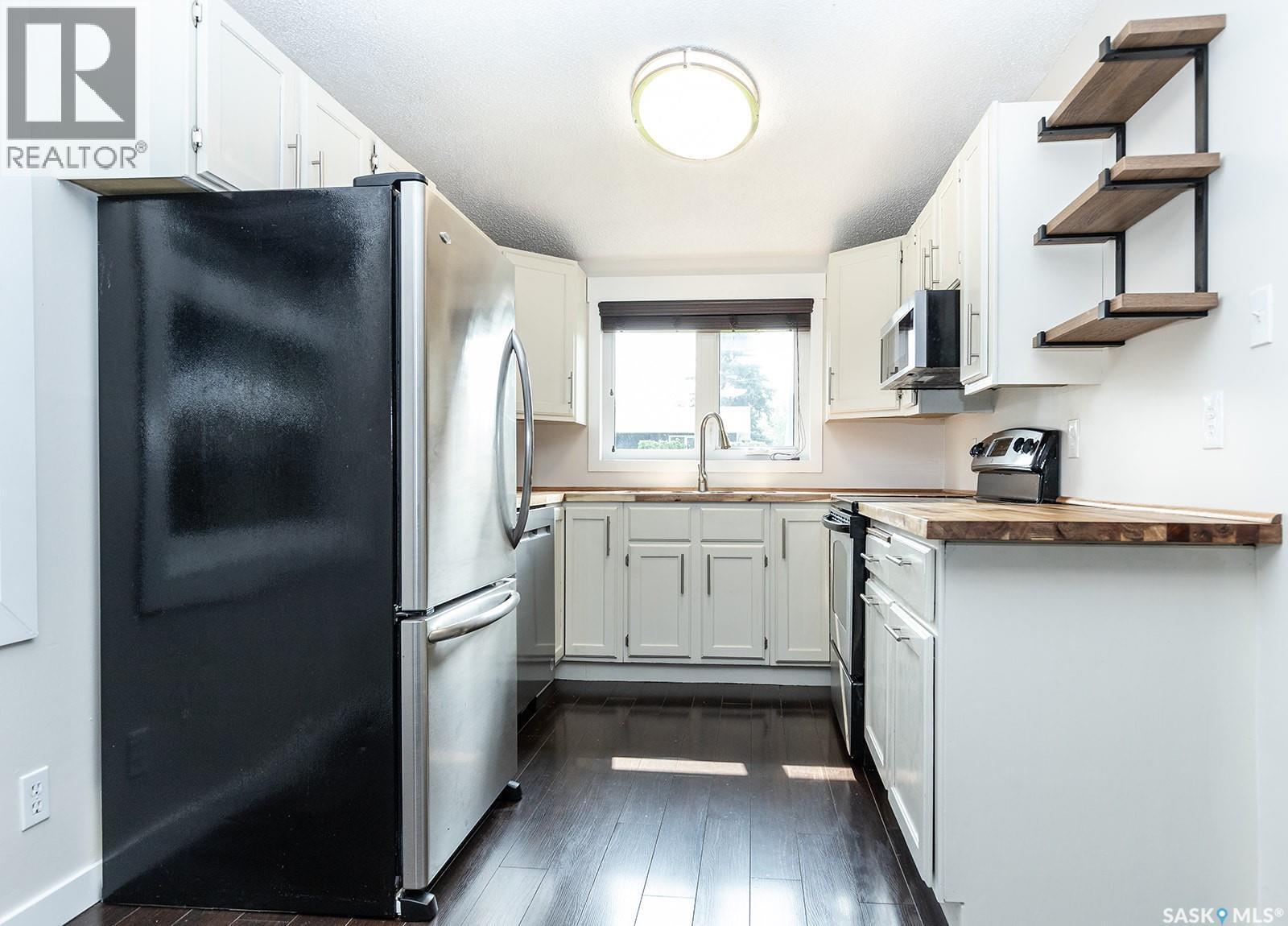 350 Guelph Crescent, Saskatoon, SK - Indoor Photo Showing Kitchen