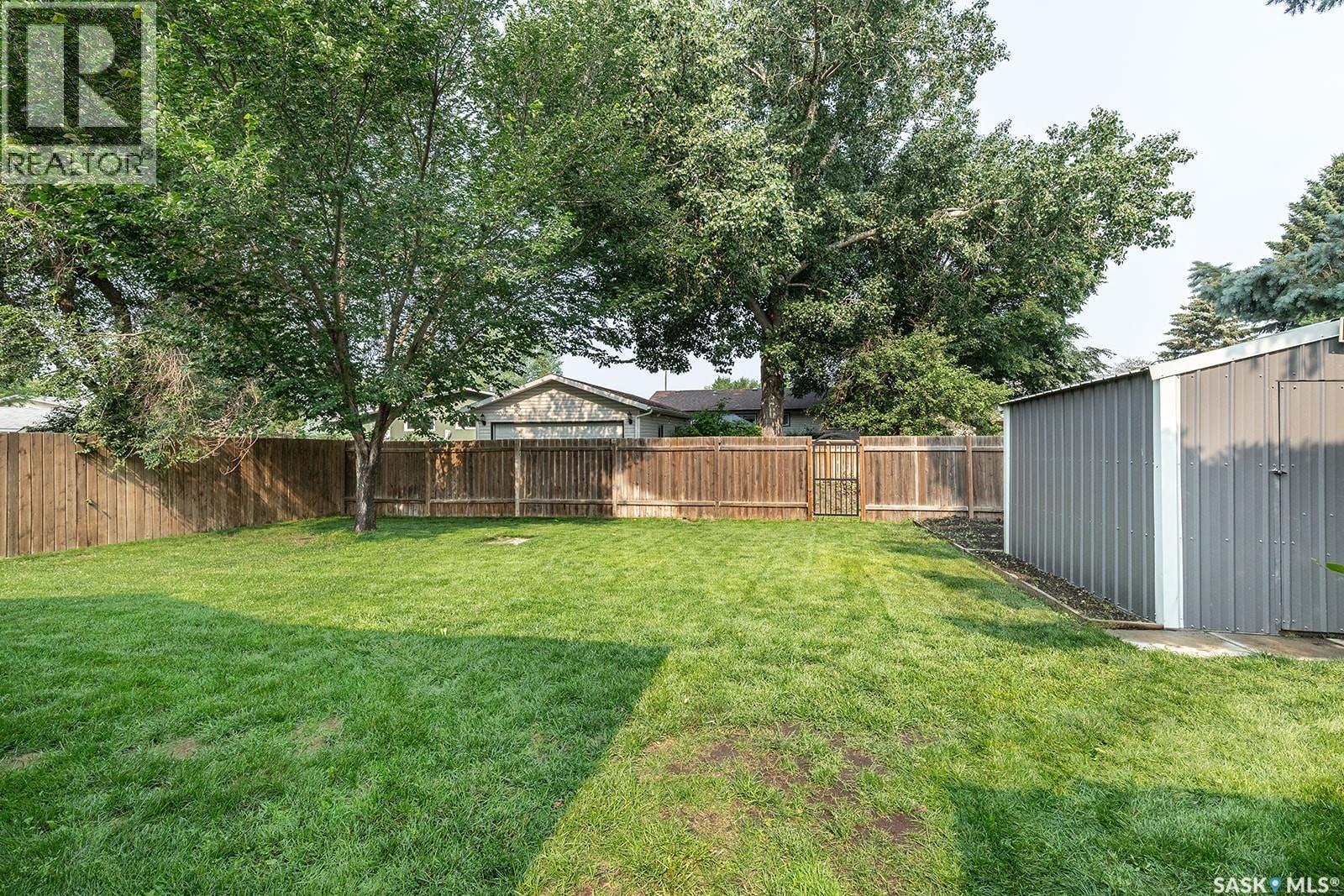 350 Guelph Crescent, Saskatoon, SK - Outdoor With Backyard